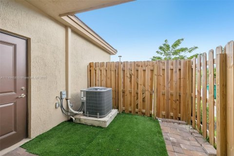 Townhouse in Homestead, Florida 4 bedrooms, 173.91 sq.m. № 1702306 - photo 26