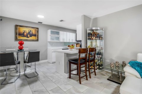 House in Miami Gardens, Florida 4 bedrooms, 159.51 sq.m. № 2001015 - photo 6