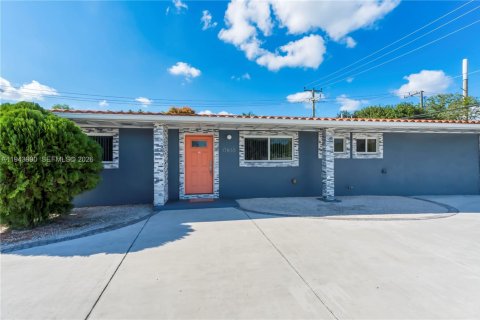 House in Miami Gardens, Florida 4 bedrooms, 159.51 sq.m. № 2001015