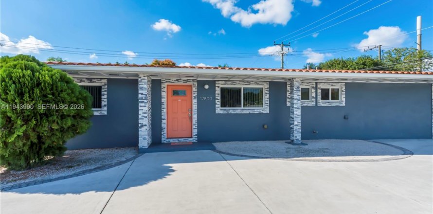 House in Miami Gardens, Florida 4 bedrooms, 159.51 sq.m. № 2001015