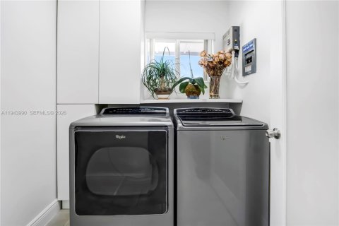 House in Miami Gardens, Florida 4 bedrooms, 159.51 sq.m. № 2001015 - photo 11