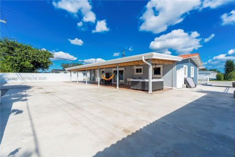 House in Miami Gardens, Florida 4 bedrooms, 159.51 sq.m. № 2001015 - photo 20