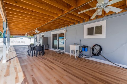 House in Miami Gardens, Florida 4 bedrooms, 159.51 sq.m. № 2001015 - photo 18