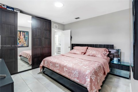 House in Miami Gardens, Florida 4 bedrooms, 159.51 sq.m. № 2001015 - photo 12