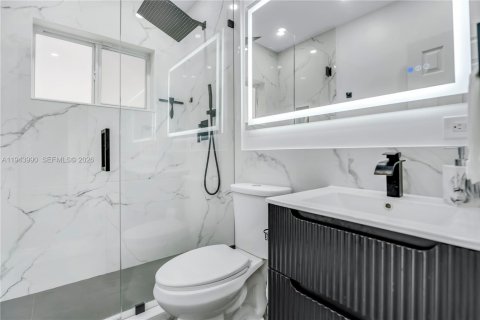 House in Miami Gardens, Florida 4 bedrooms, 159.51 sq.m. № 2001015 - photo 16