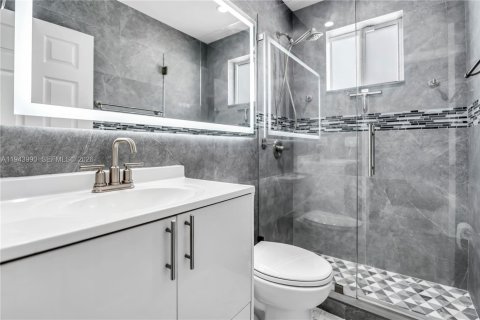 House in Miami Gardens, Florida 4 bedrooms, 159.51 sq.m. № 2001015 - photo 17