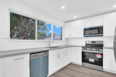 Villa ou maison à vendre à Miami Gardens, Floride: 3 chambres, 100.33 m2 № 2004733 - photo 15