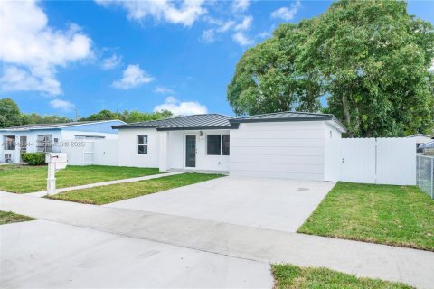 Villa ou maison à vendre à Miami Gardens, Floride: 3 chambres, 100.33 m2 № 2004733 - photo 3