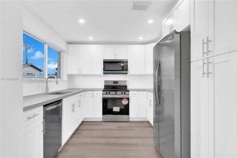 Villa ou maison à vendre à Miami Gardens, Floride: 3 chambres, 100.33 m2 № 2004733 - photo 17