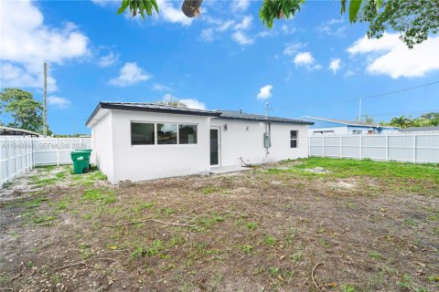 Villa ou maison à vendre à Miami Gardens, Floride: 3 chambres, 100.33 m2 № 2004733 - photo 28