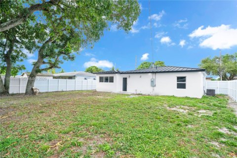 Villa ou maison à vendre à Miami Gardens, Floride: 3 chambres, 100.33 m2 № 2004733 - photo 30