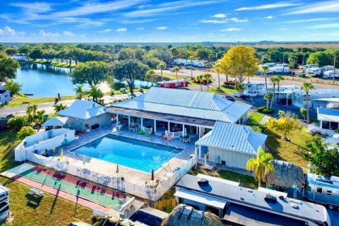 Propiedad comercial en Okeechobee, Florida № 2182755