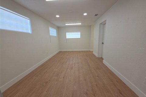 Immobilier commercial à louer à Orlando, Floride: 162.49 m2 № 2419786 - photo 11