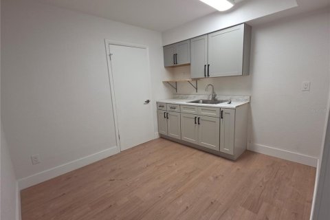 Immobilier commercial à louer à Orlando, Floride: 162.49 m2 № 2419786 - photo 13