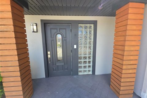 Immobilier commercial à louer à Orlando, Floride: 162.49 m2 № 2419786 - photo 5