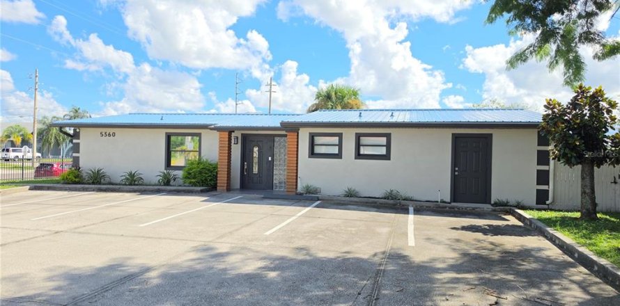 Immobilier commercial à Orlando, Floride 162.49 m2 № 2419786