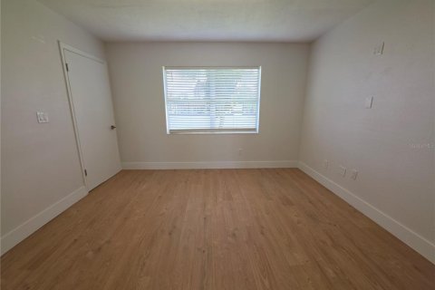 Immobilier commercial à louer à Orlando, Floride: 162.49 m2 № 2419786 - photo 8