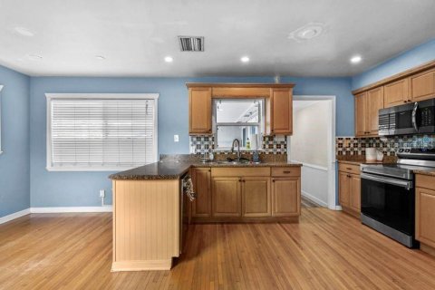 Casa en alquiler en Saint Petersburg, Florida, 2 dormitorios, 124.95 m2 № 1900841 - foto 10