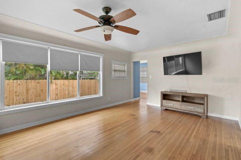 Casa en alquiler en Saint Petersburg, Florida, 2 dormitorios, 124.95 m2 № 1900841 - foto 5