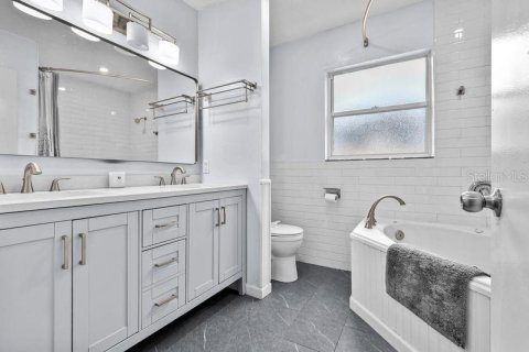 Casa en alquiler en Saint Petersburg, Florida, 2 dormitorios, 124.95 m2 № 1900841 - foto 18