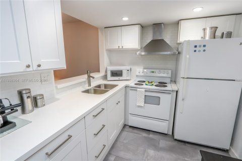 Condo in Tamarac, Florida, 1 bedroom  № 2059968 - photo 6