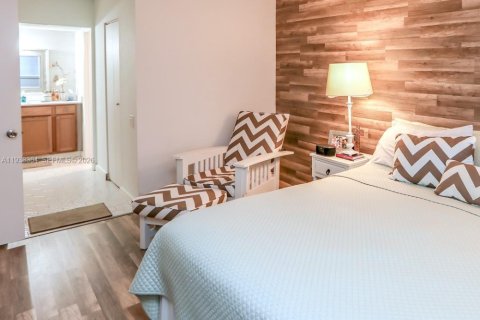 Condo in Tamarac, Florida, 1 bedroom  № 2059968 - photo 5