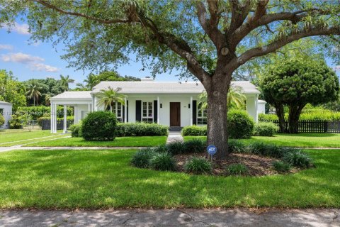 Villa ou maison à vendre à Miami Shores, Floride: 4 chambres, 263.1 m2 № 1974066 - photo 1
