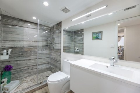 Condo in Miami, Florida, 2 bedrooms  № 1936921 - photo 8