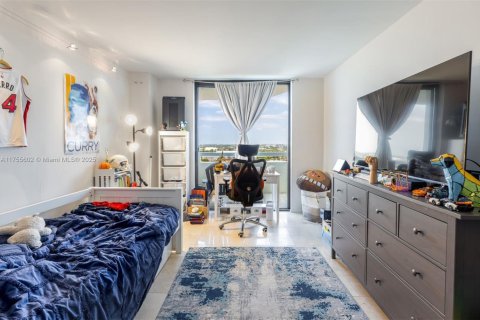 Condo in Miami, Florida, 2 bedrooms  № 1936921 - photo 7