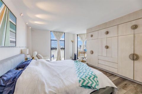 Condo in Miami, Florida, 2 bedrooms № 1936921 - photo 11