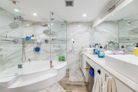 Condominio en venta en Miami, Florida, 2 dormitorios, 141.21 m2 № 1936921 - foto 13