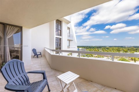 Condo in Miami, Florida, 2 bedrooms  № 1936921 - photo 17