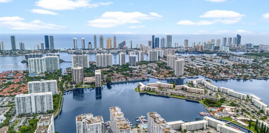 Condo in Aventura, Florida, 2 bedrooms  № 1997481