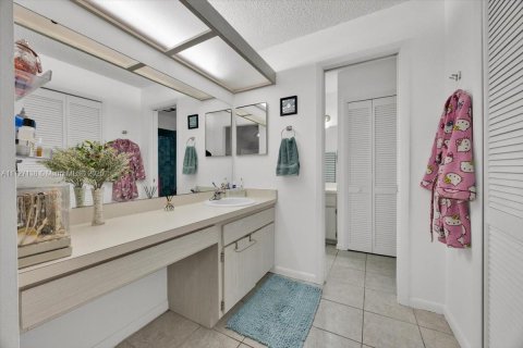 Casa en venta en Kissimmee, Florida, 3 dormitorios № 1710952 - foto 13