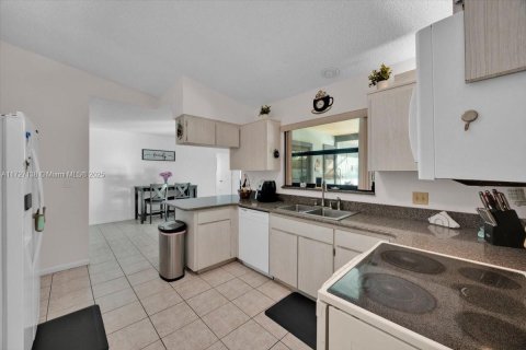 Casa en venta en Kissimmee, Florida, 3 dormitorios № 1710952 - foto 19