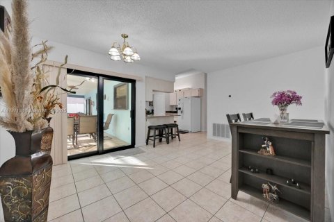 Casa en venta en Kissimmee, Florida, 3 dormitorios № 1710952 - foto 18