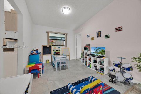 Casa en venta en Kissimmee, Florida, 3 dormitorios № 1710952 - foto 6