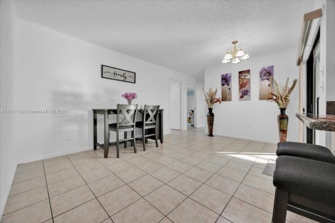 Casa en venta en Kissimmee, Florida, 3 dormitorios № 1710952 - foto 17