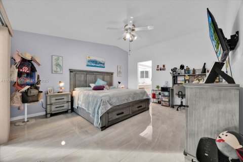Casa en venta en Kissimmee, Florida, 3 dormitorios № 1710952 - foto 9