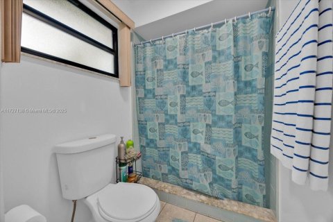 Casa en venta en Kissimmee, Florida, 3 dormitorios № 1710952 - foto 12