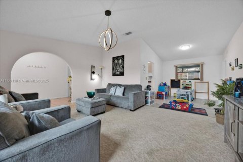 Casa en venta en Kissimmee, Florida, 3 dormitorios № 1710952 - foto 5