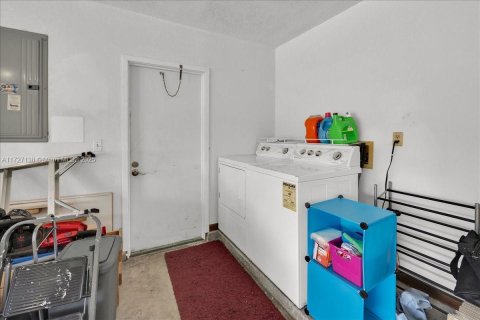 Casa en venta en Kissimmee, Florida, 3 dormitorios № 1710952 - foto 27