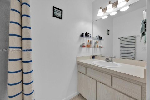 Casa en venta en Kissimmee, Florida, 3 dormitorios № 1710952 - foto 14