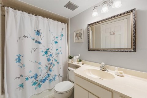 Condo in Bradenton, Florida, 2 bedrooms  № 1841829 - photo 24