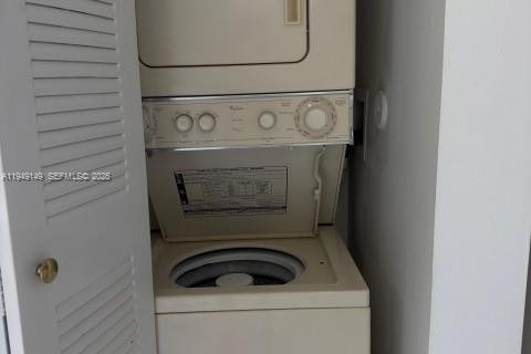 Condo in Doral, Florida, 1 bedroom  № 2005094 - photo 4