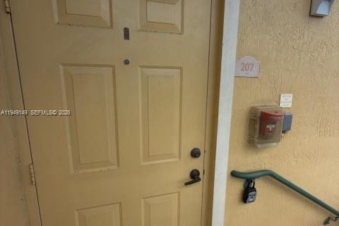 Condo in Doral, Florida, 1 bedroom  № 2005094 - photo 2