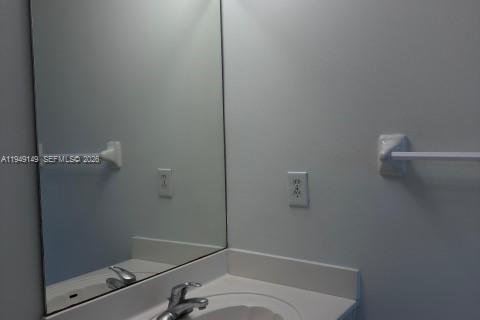 Condo in Doral, Florida, 1 bedroom  № 2005094 - photo 8
