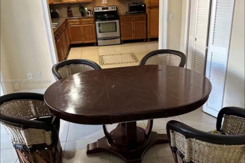 Villa ou maison à louer à Homestead, Floride: 4 chambres, 240.99 m2 № 2080036 - photo 6