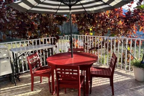 Villa ou maison à louer à Homestead, Floride: 4 chambres, 240.99 m2 № 2080036 - photo 8