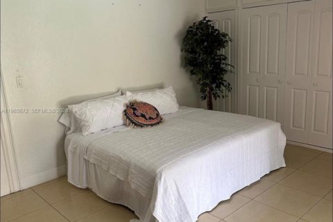 Villa ou maison à louer à Homestead, Floride: 4 chambres, 240.99 m2 № 2080036 - photo 11